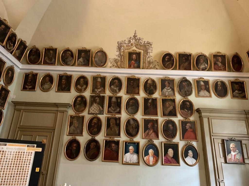15-SALA CON EFFIGI DEI PAPI