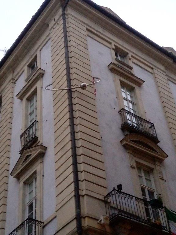34-PALAZZO CON PIERCING